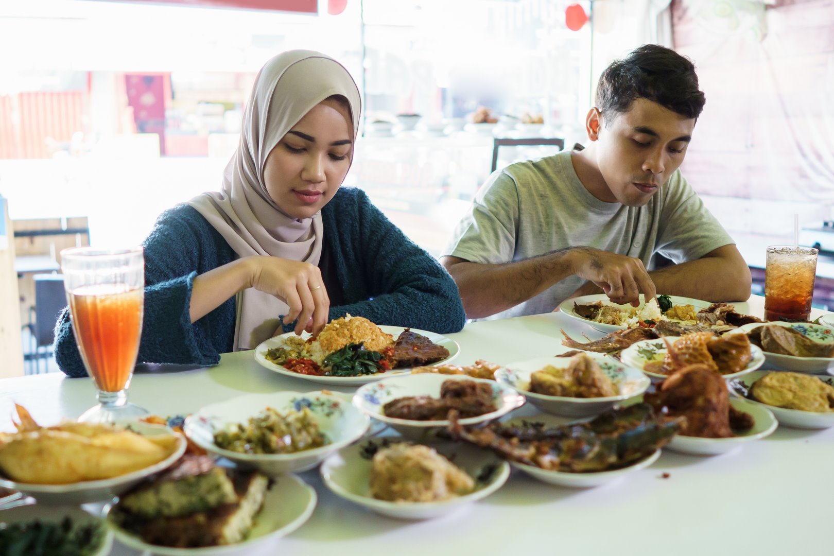 dining etiquette in indonesia