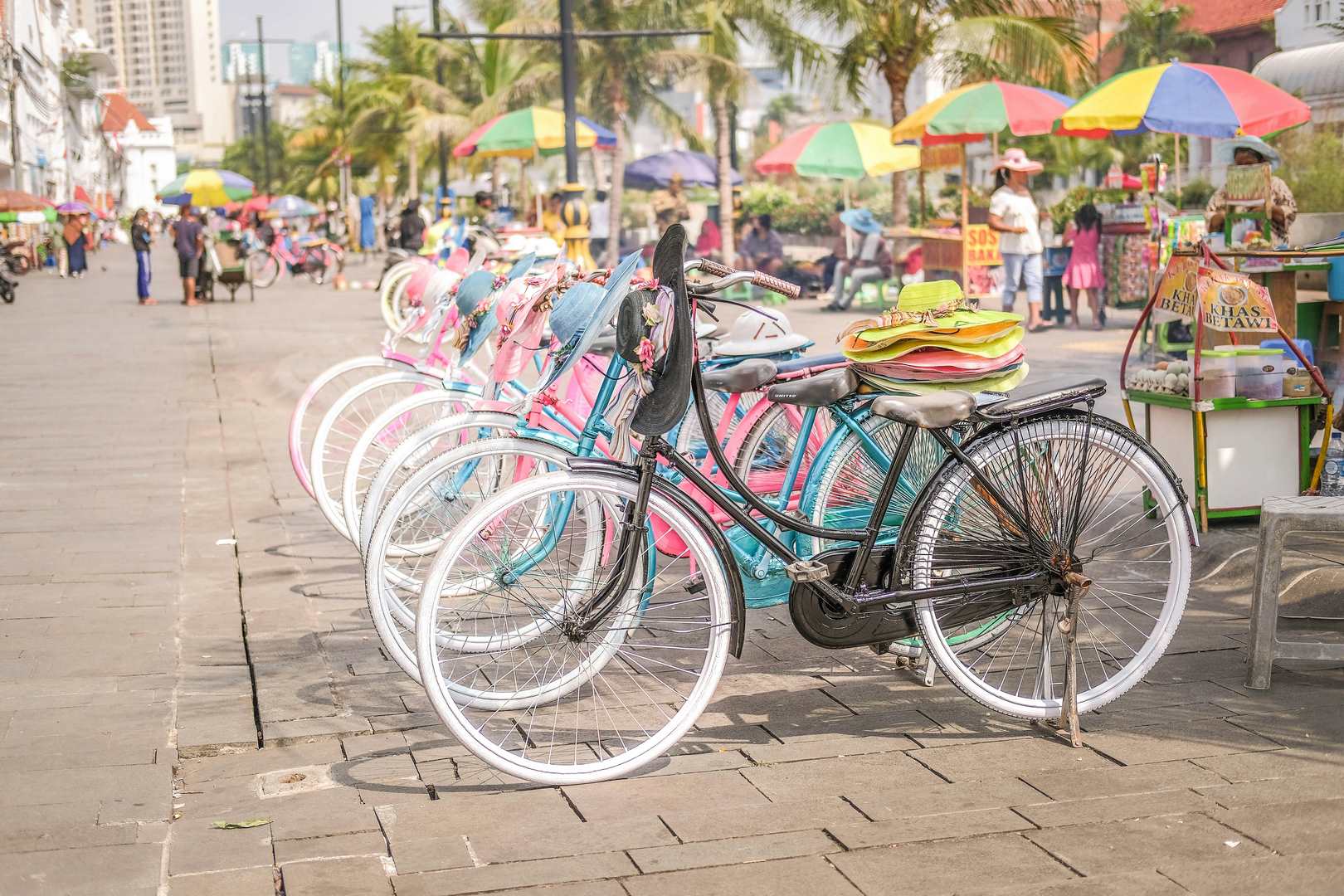 renting bicycles in jakarta old town