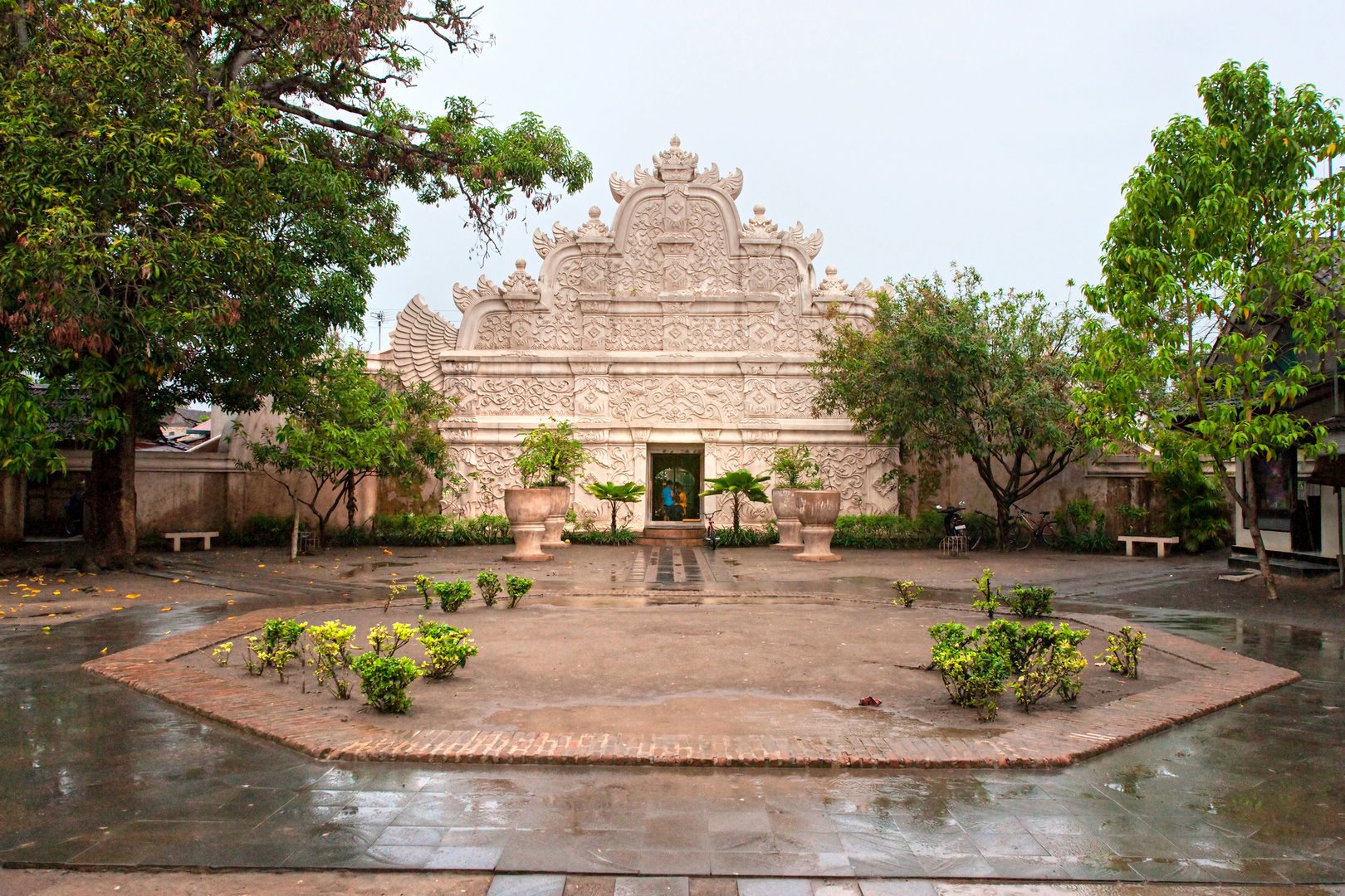 taman sari yogyakarta alias waterpalace