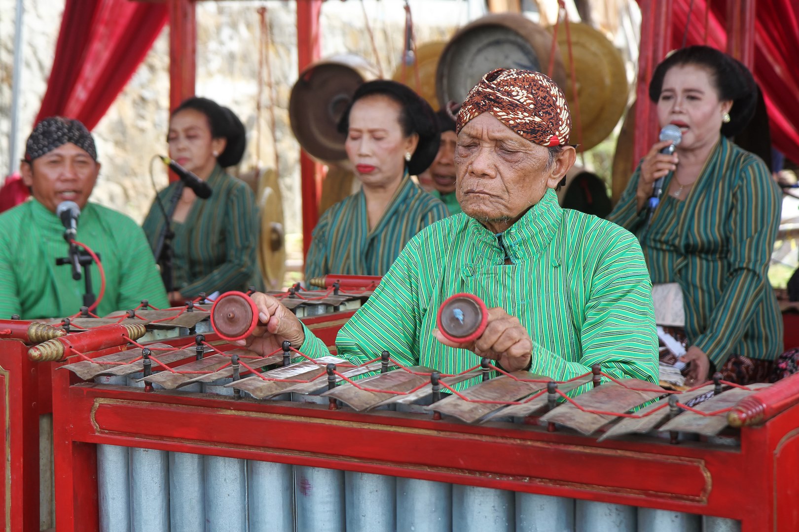 traditional javanese dance and gamelan lessons yogyakarta