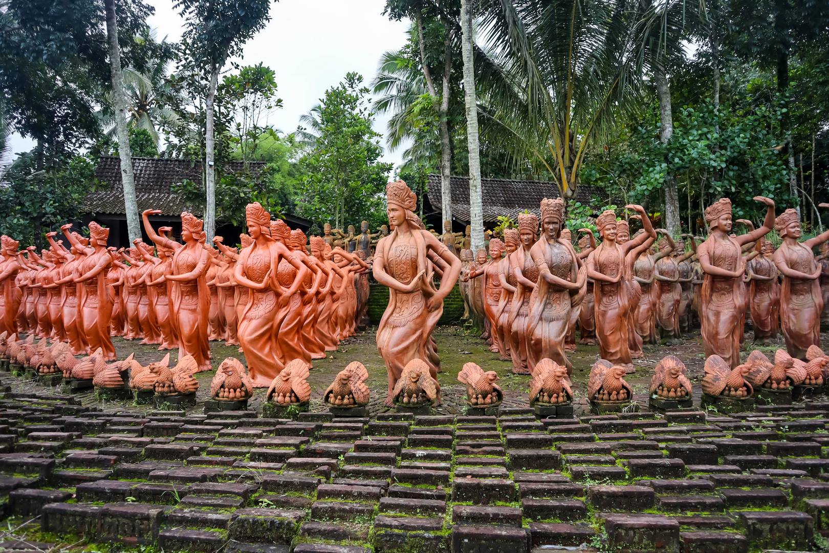 Gandrung terracotta garden