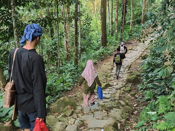 path to baduy tribe